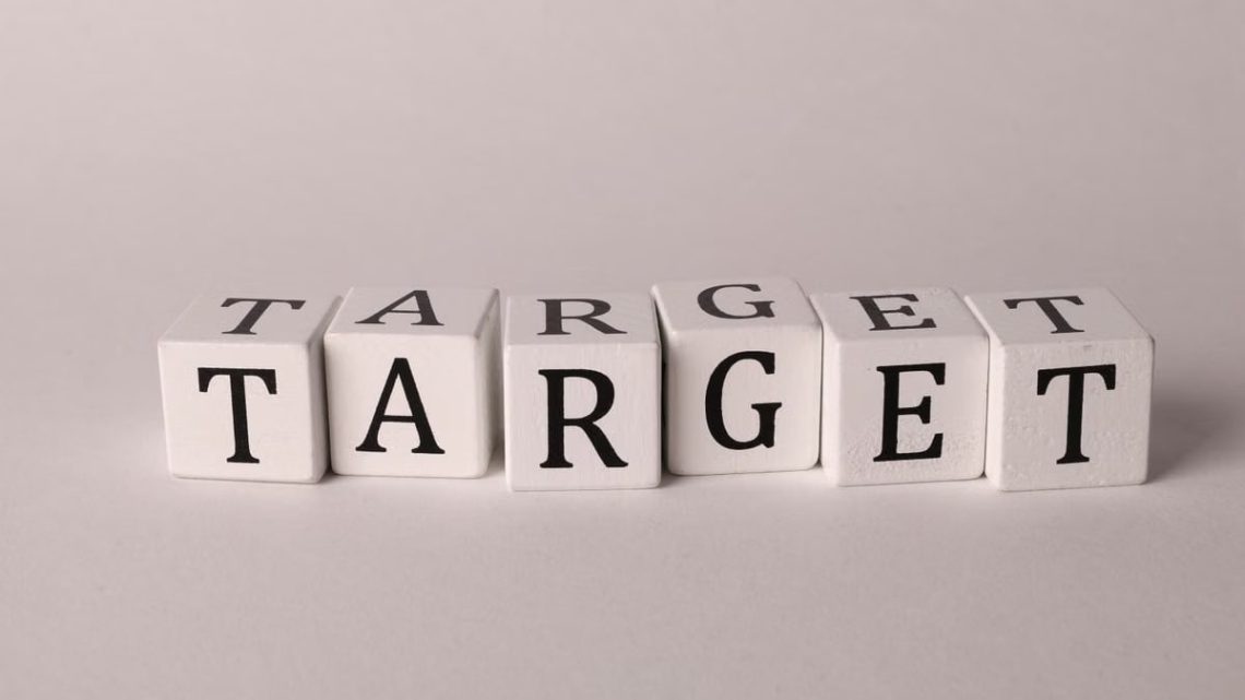 White cubes spelling 'TARGET' on a neutral background, ideal for business or marketing concepts.